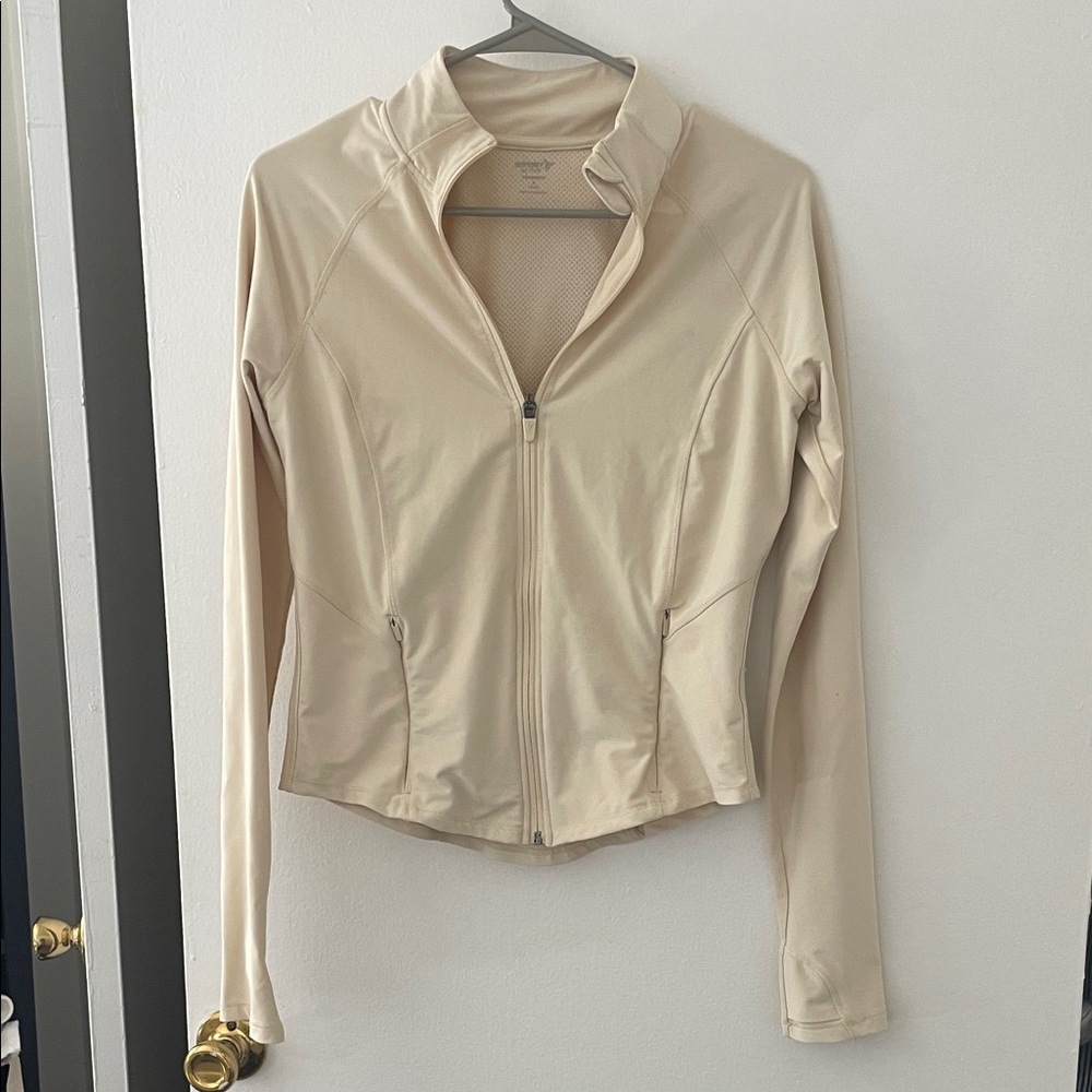 Sleek workout Cream Jacket